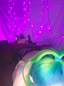 EverlyEster online show from May 16, 3:49 am