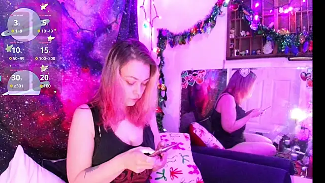 EverlyEster online show from December 6, 5:03 am