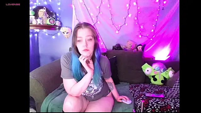 EverlyEster online show from February 5, 5:58 am