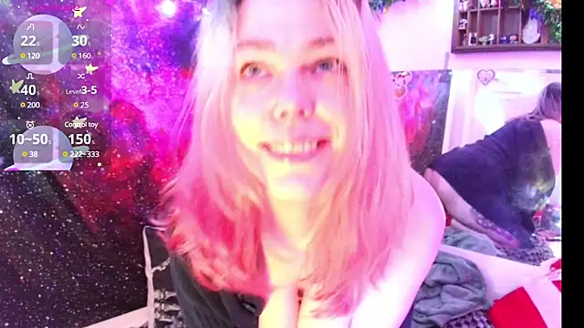 EverlyEster online show from December 7, 11:45 am