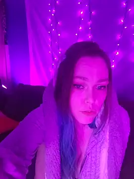 EverlyEster online show from April 5, 9:54 pm