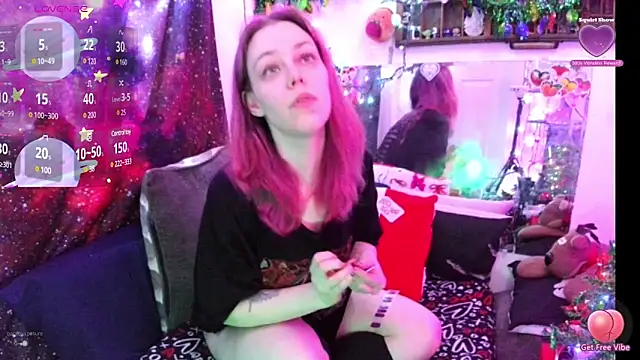 EverlyEster online show from December 20, 1:54 pm