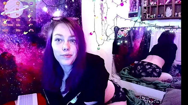 EverlyEster online show from February 28, 9:58 am