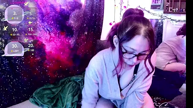 EverlyEster online show from February 2, 10:28 pm