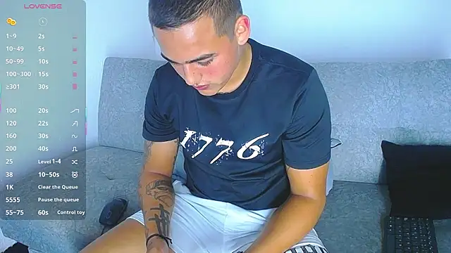 Latino Junge online show from March 3, 1:45 pm