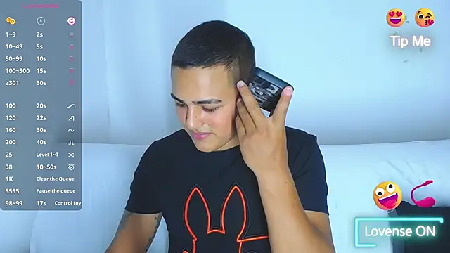 Latino Junge online show from January 8, 9:55 pm