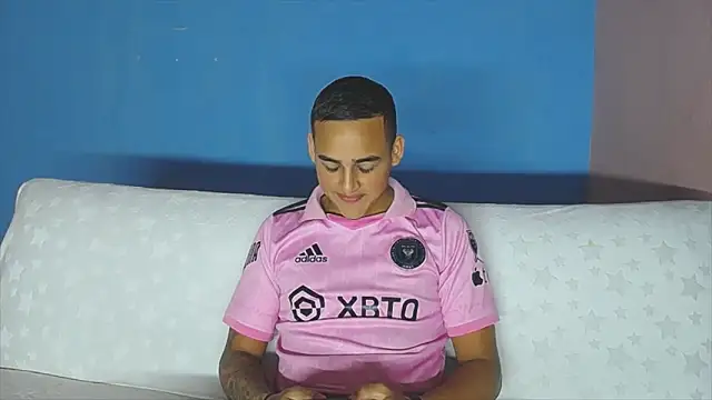 Latino Junge online show from April 18, 3:14 pm