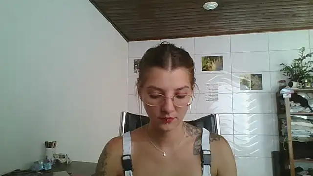 SweetyBabyDemon online show from February 27, 1:55 pm