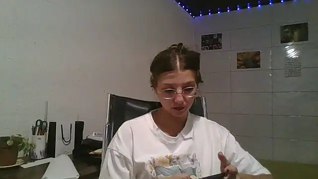 SweetyBabyDemon online show from April 1, 11:01 pm