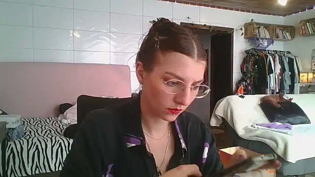 Snapshot of SweetyBabyDemon chatting on October 1, 7:07 pm SweetyBabyDemon online show from October 1, 7:07 pm