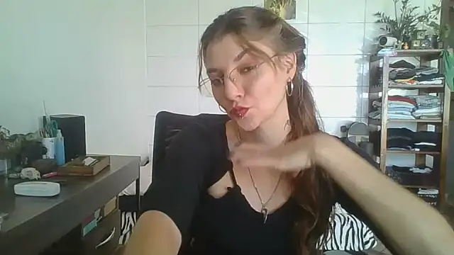 Snapshot of SweetyBabyDemon chatting on October 14, 1:45 pm SweetyBabyDemon online show from October 14, 1:45 pm