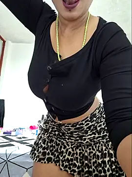 gatadeojosclaros online show from March 27, 3:15 am