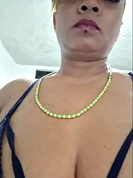 gatadeojosclaros online show from February 14, 2:56 am