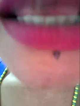 gatadeojosclaros online show from April 17, 1:41 am
