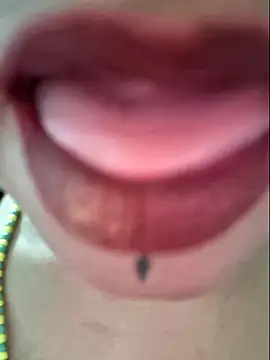 gatadeojosclaros online show from October 28, 9:58 pm