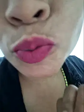 gatadeojosclaros online show from October 4, 3:46 pm