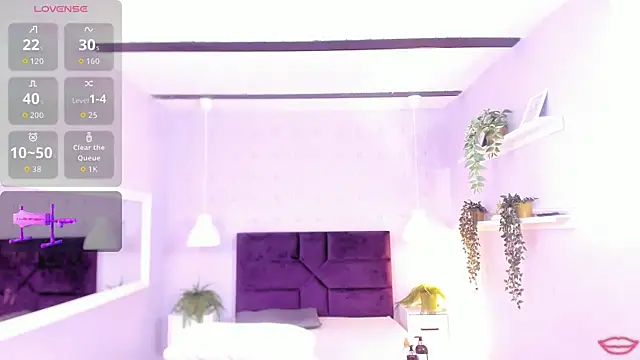 Snapshot of BrianaHazel chatting on October 23, 12:20 am BrianaHazel online show from October 23, 12:20 am