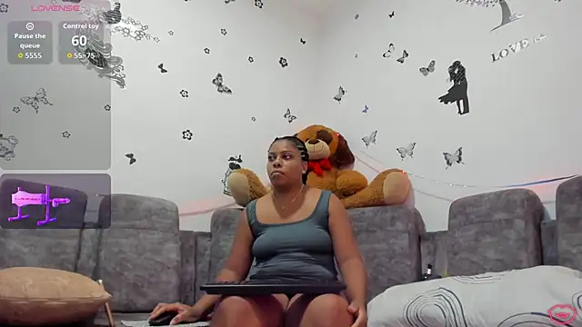 Snapshot of BrianaHazel chatting on November 10, 12:04 am BrianaHazel online show from November 10, 12:04 am