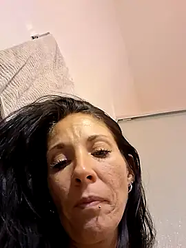 gorgeous11 online show from November 7, 8:19 am