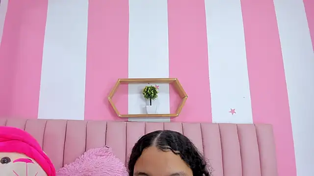 ISABELLA 020 online show from March 9, 12:30 pm