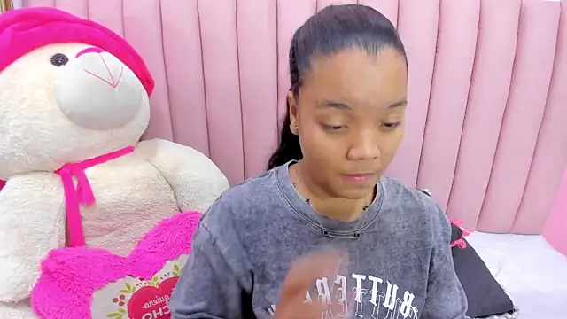 ISABELLA 020 online show from March 20, 7:15 pm