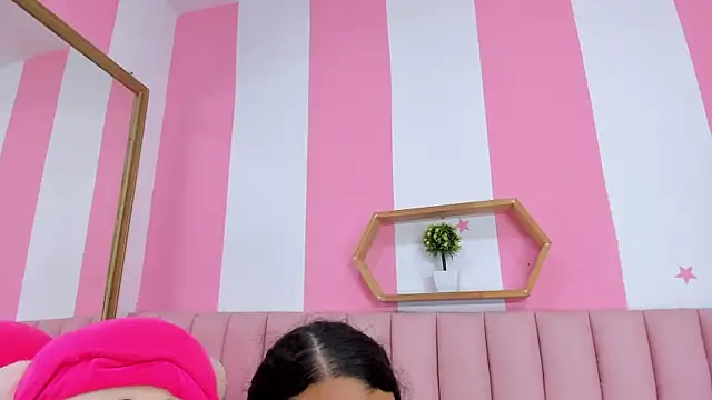 ISABELLA 020 online show from April 20, 12:30 pm