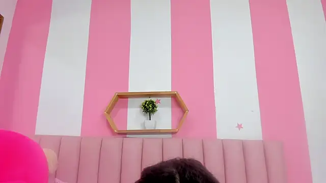 ISABELLA 020 online show from February 9, 11:52 am