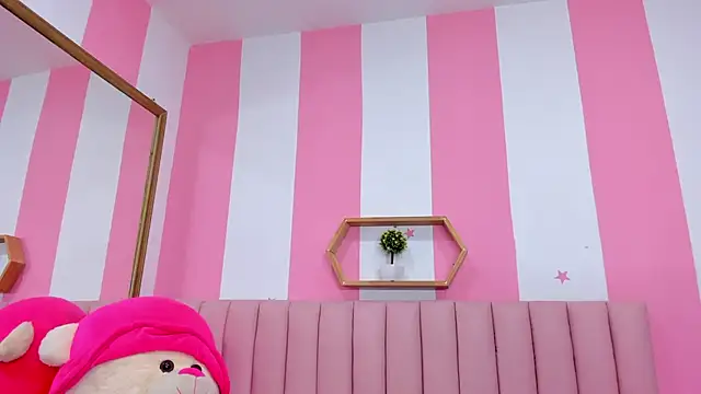 ISABELLA 020 online show from November 18, 11:57 am