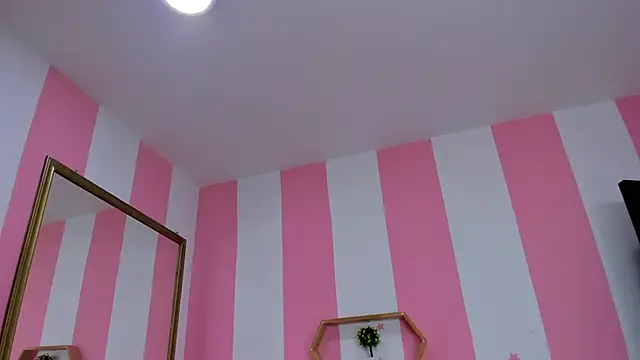 ISABELLA 020 online show from March 12, 12:20 pm