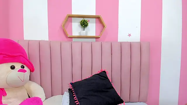 ISABELLA 020 online show from November 26, 4:18 pm