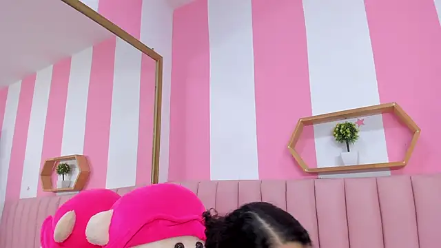 ISABELLA 020 online show from April 15, 12:10 pm