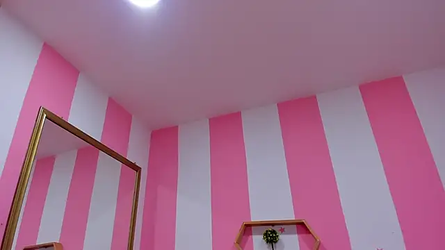 ISABELLA 020 online show from October 25, 1:45 pm