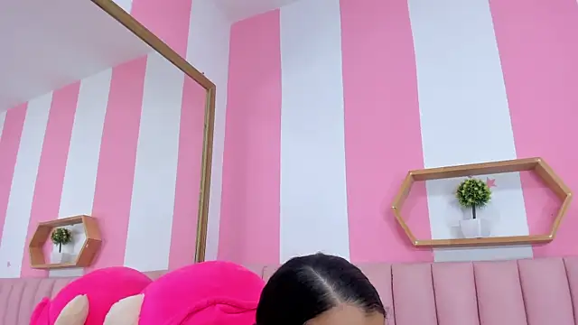 ISABELLA 020 online show from November 20, 1:12 pm