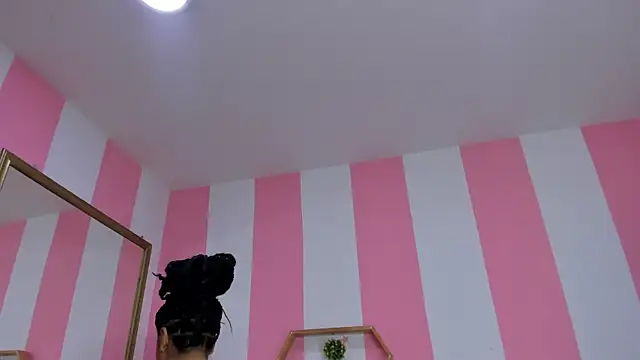 ISABELLA 020 online show from May 30, 12:33 pm
