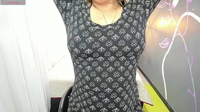 EmmaaEvans  online show from February 14, 6:29 pm