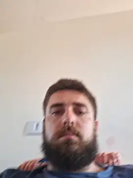 Snapshot of Dat1994 chatting on February 3, 7:31 pm Dat1994 online show from February 3, 7:31 pm