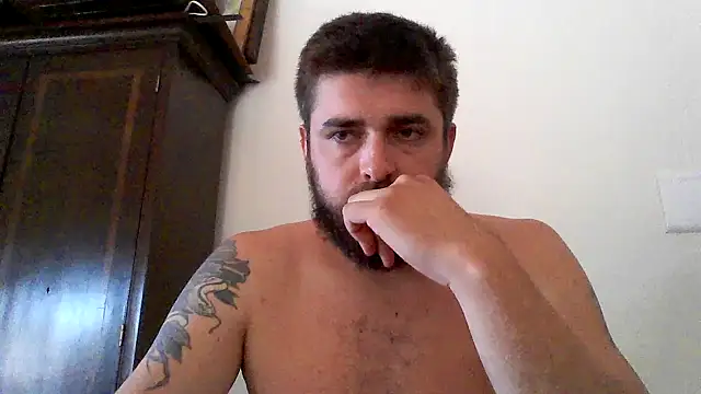 Snapshot of Dat1994 chatting on February 6, 2:26 pm Dat1994 online show from February 6, 2:26 pm