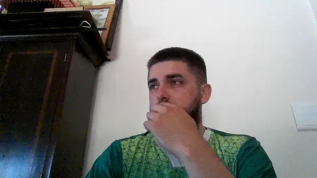 Snapshot of Dat1994 chatting on February 17, 4:17 pm Dat1994 online show from February 17, 4:17 pm