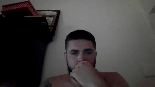 Snapshot of Dat1994 chatting on February 18, 8:36 pm Dat1994 online show from February 18, 8:36 pm