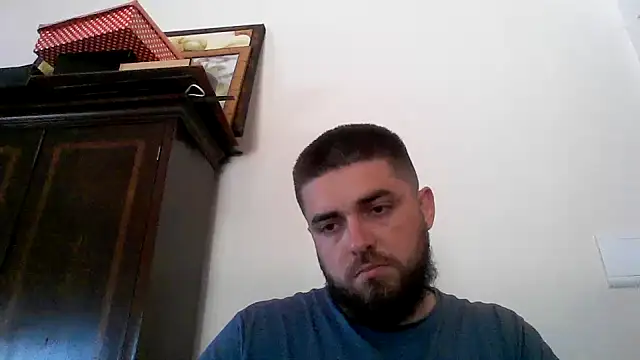 Snapshot of Dat1994 chatting on February 11, 4:35 pm Dat1994 online show from February 11, 4:35 pm