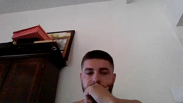 Snapshot of Dat1994 chatting on February 12, 11:18 am Dat1994 online show from February 12, 11:18 am