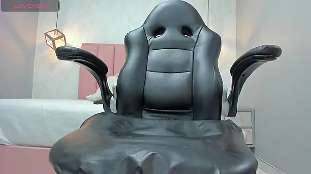 chelsyquinn online show from February 20, 7:10 am