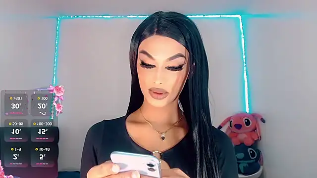 Snapshot of _Riannagarcia_ chatting on October 12, 3:08 am Riannagarcia online show from October 12, 3:08 am