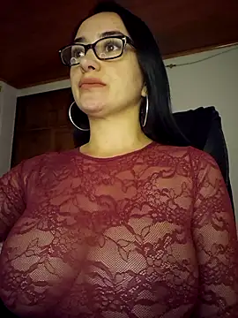 preetypeach online show from October 28, 11:25 pm