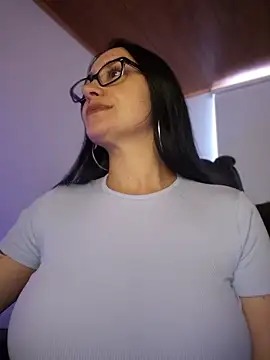 preetypeach online show from March 23, 9:03 pm