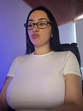 preetypeach online show from April 5, 4:24 pm