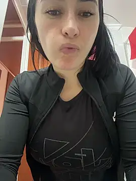 preetypeach online show from February 5, 9:10 pm