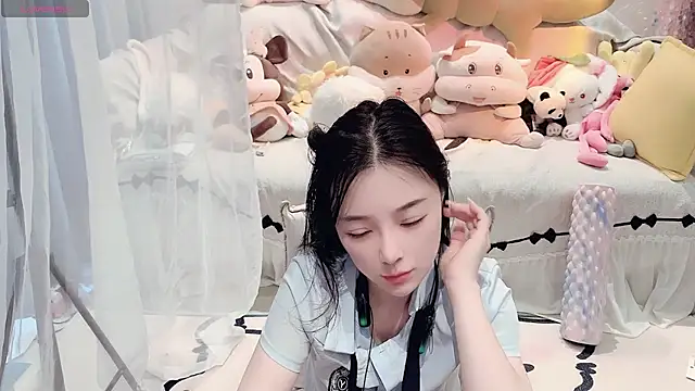 Snapshot of AKiKi711 chatting on July 12, 4:57 am AKiKi711 online show from July 12, 4:57 am