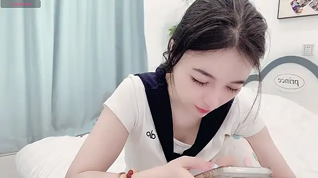 AKiKi711 online show from April 14, 4:50 am