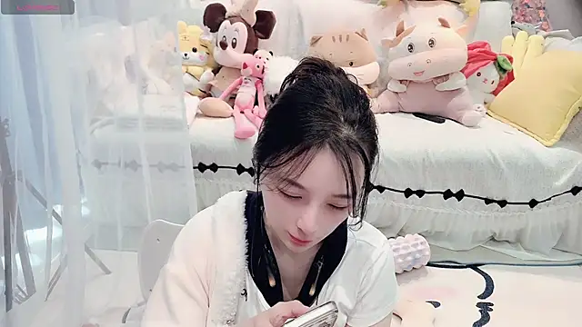 AKiKi711 online show from March 11, 4:50 am